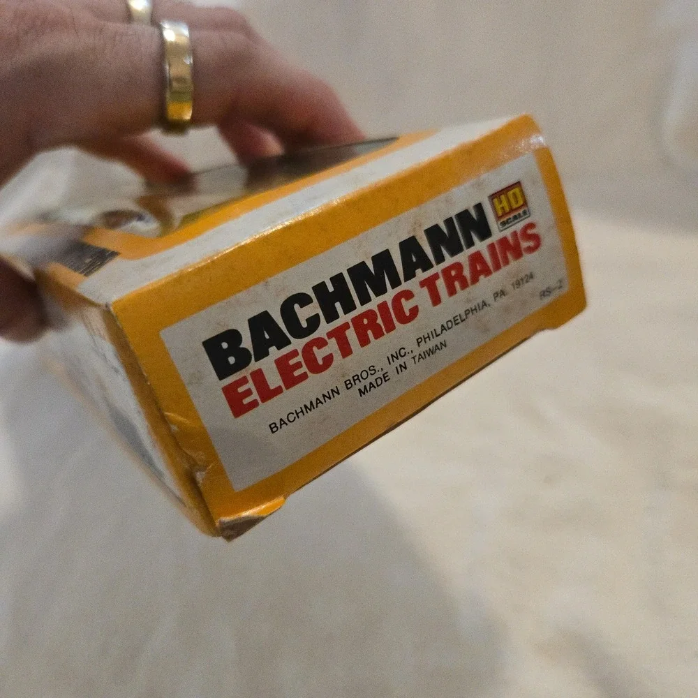 VTG Bachmann 51 Reefer Burlington Northern Yellow HO Scale Train Car 43 1009 03